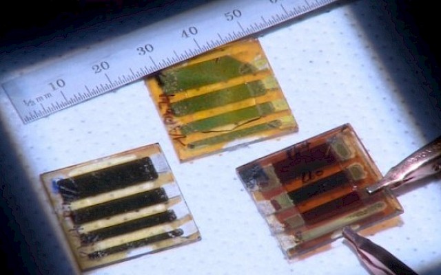 Cristalli capovolti di Perovskite triplicano prestazioni celle solari