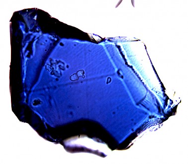 Microfotografia di un campione di ringwoodite. Credits: Jasperox via Wikimedia Commons.