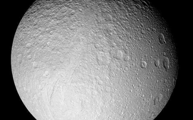 Un'età molto giovane per le lune di Saturno