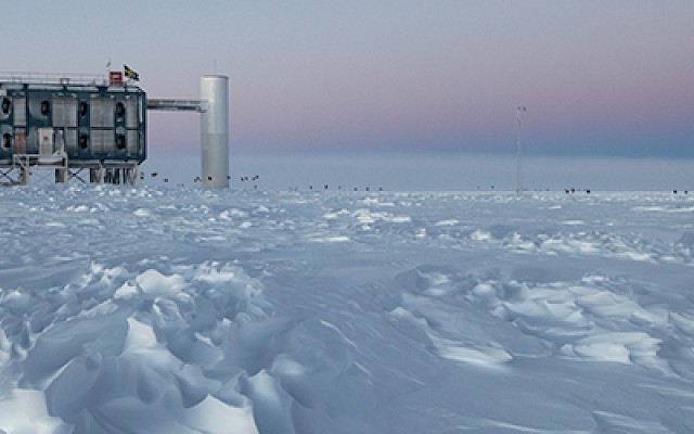 Schiuma spazio-temporale: da osservatori su satellite e al Polo sud nuovi dati per l’osservazione sperimentale