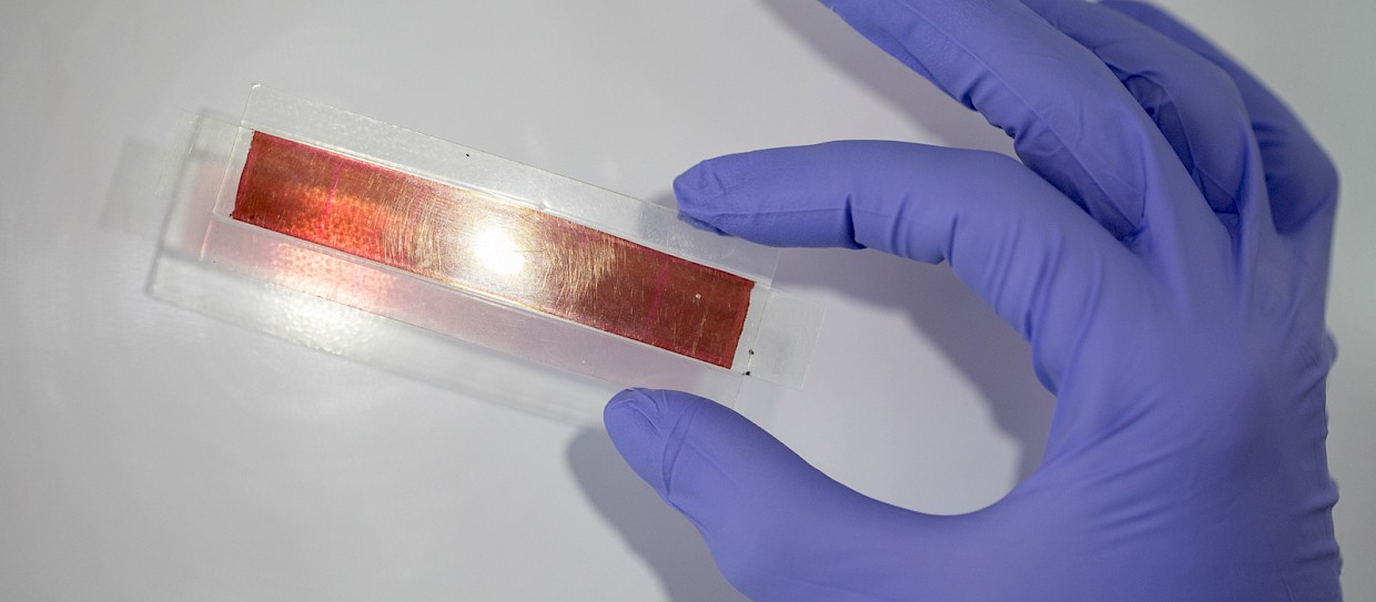 Indossare celle solari… è possibile con la perovskite!