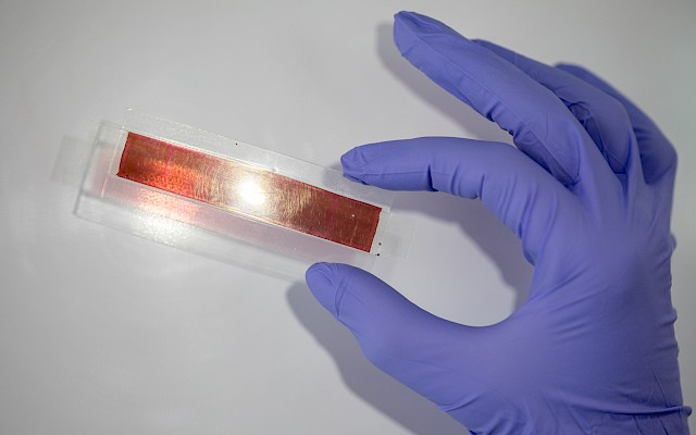 Indossare celle solari… è possibile con la perovskite!