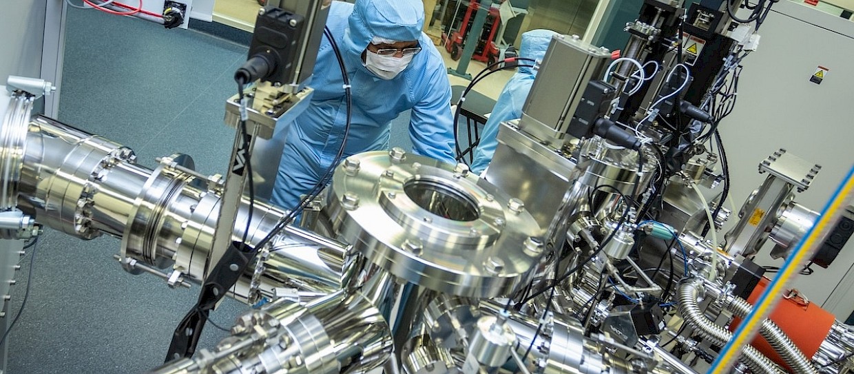 Carica fulminea e scarica lenta, creata la batteria quantistica del futuro?