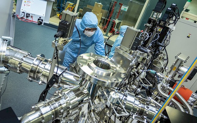 Carica fulminea e scarica lenta, creata la batteria quantistica del futuro?